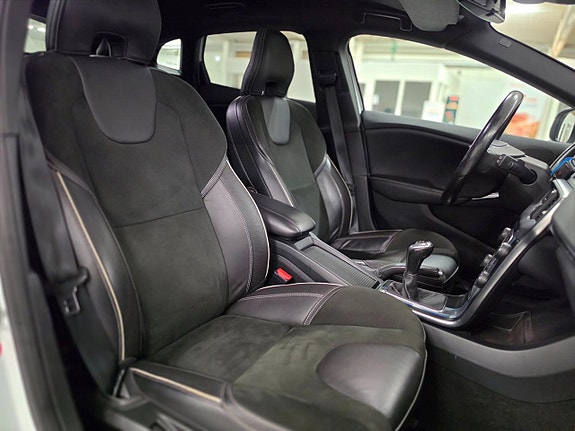 Volvo V40 23 of 25