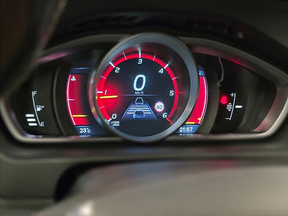Volvo V40 22 of 25