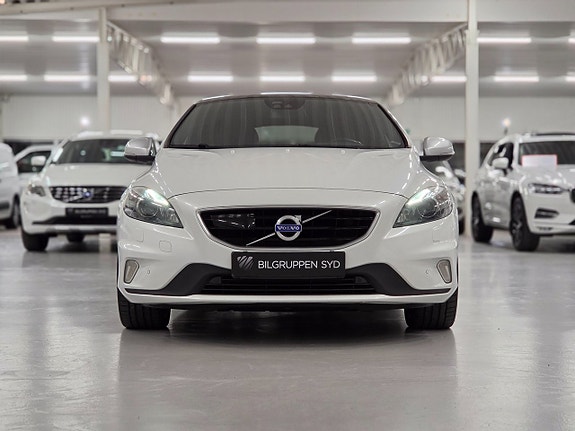 Volvo V40 2 of 25