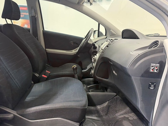 Toyota Yaris 12 of 15