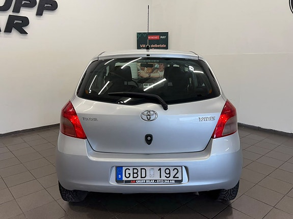 Toyota Yaris 7 of 15