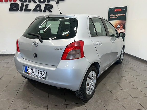 Toyota Yaris 8 of 15
