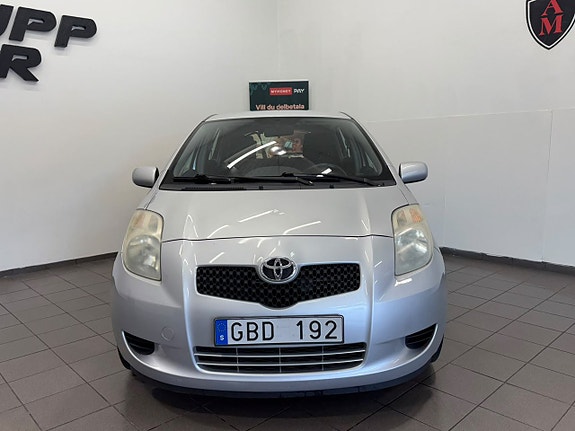 Toyota Yaris 10 of 15
