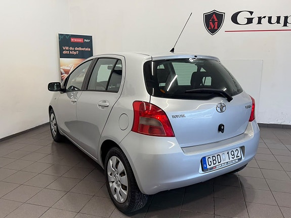Toyota Yaris 11 of 15