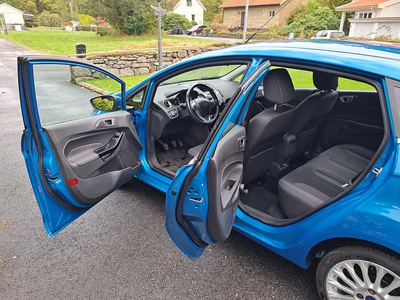 Ford Fiesta 6 of 8