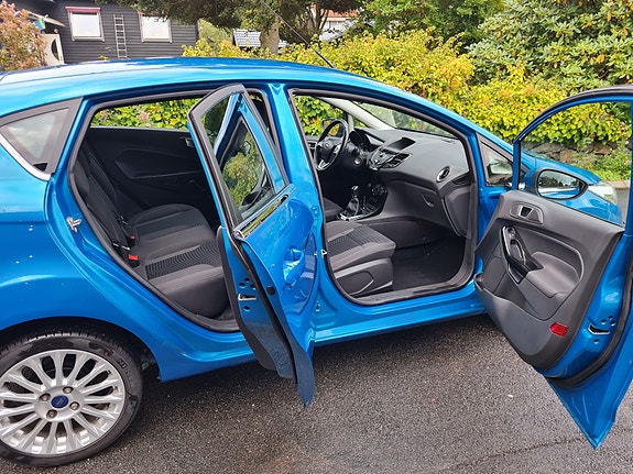 Ford Fiesta 5 of 8
