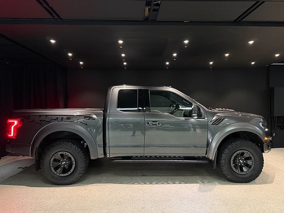 Ford F-150 8 of 22