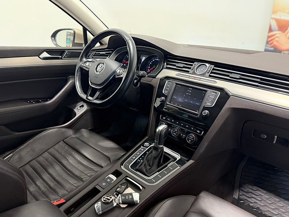 Volkswagen Passat 21 of 24