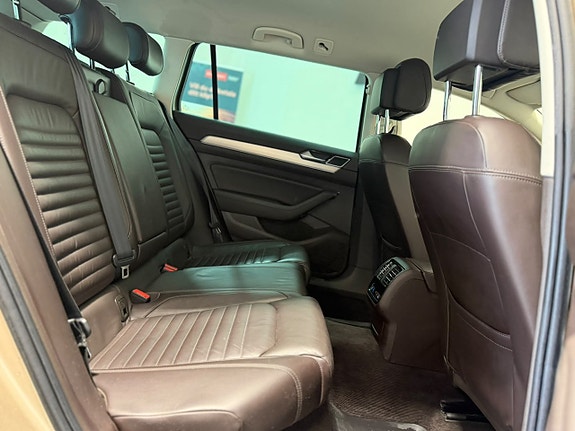 Volkswagen Passat 15 of 24
