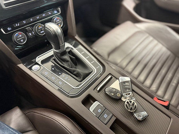Volkswagen Passat 3 of 24