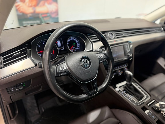 Volkswagen Passat 7 of 24