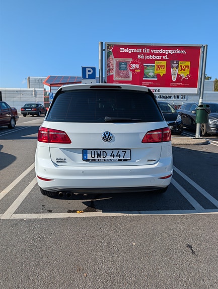 Volkswagen Golf Sportsvan 2 of 5