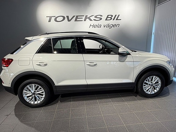 Volkswagen T-Roc 4 of 12