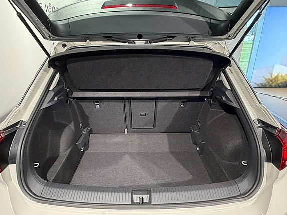 Volkswagen T-Roc 11 of 12