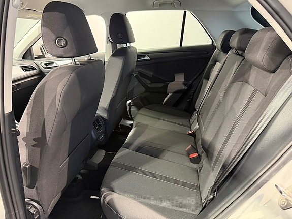 Volkswagen T-Roc 8 of 12
