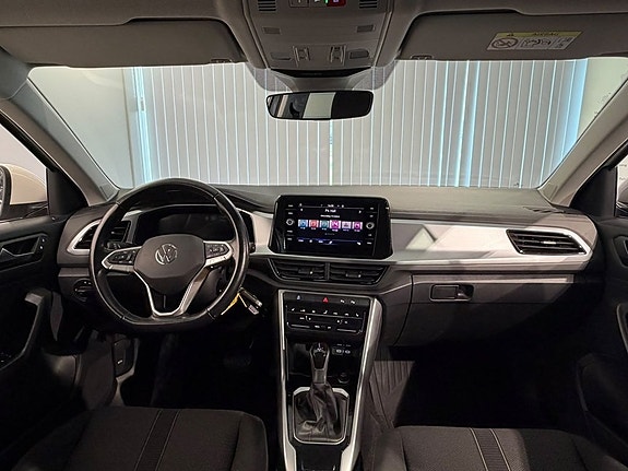 Volkswagen T-Roc 10 of 12