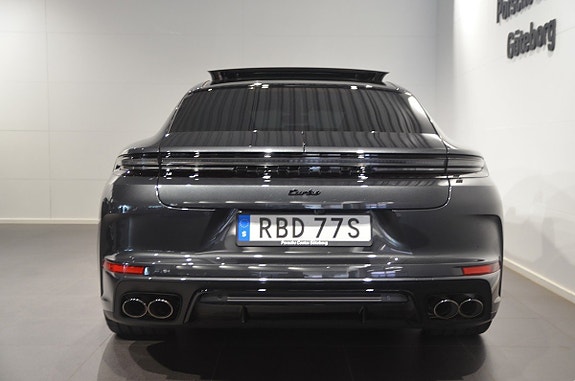 Porsche Panamera Turbo 10 of 18