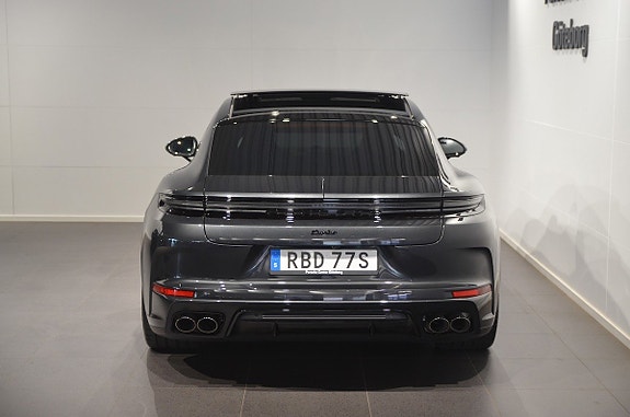 Porsche Panamera Turbo 9 of 18