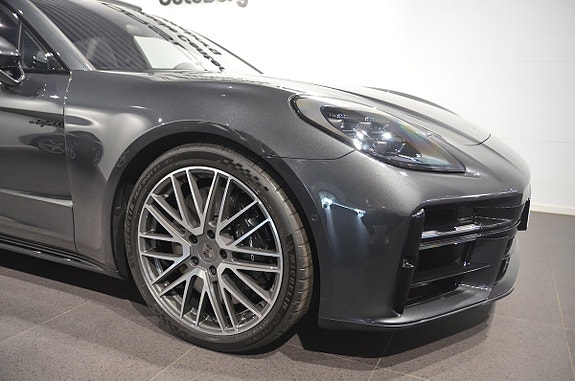 Porsche Panamera Turbo 5 of 18