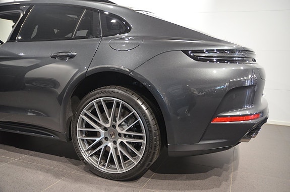 Porsche Panamera Turbo 12 of 18