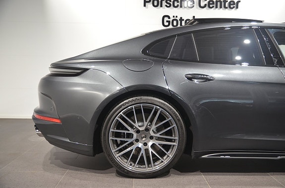 Porsche Panamera Turbo 6 of 18