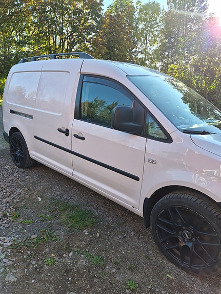 Volkswagen Caddy Maxi 2 of 5