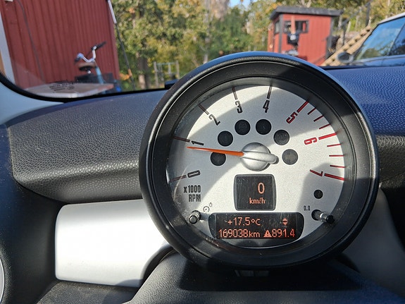 MINI Cooper 11 of 15