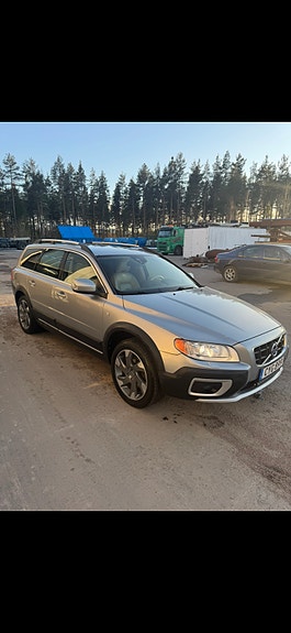 Volvo XC70 3 of 9