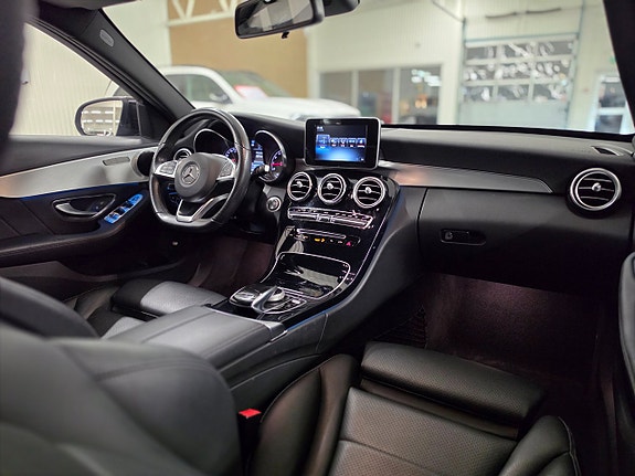 Mercedes-Benz C200 11 of 24