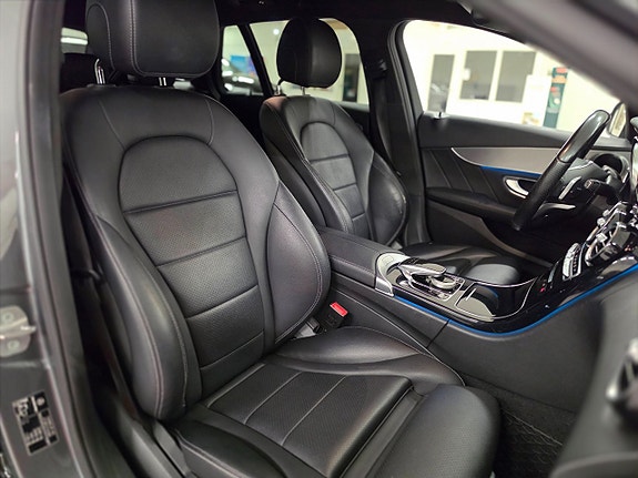 Mercedes-Benz C200 23 of 24