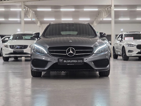 Mercedes-Benz C200 2 of 24