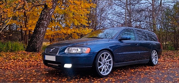 Volvo V70 2 of 9