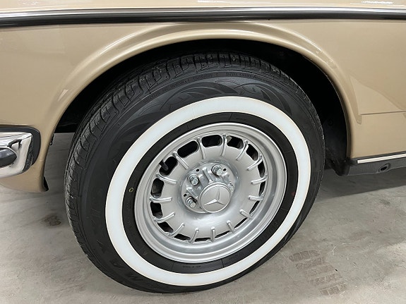 Mercedes-Benz 230 CE 14 of 27