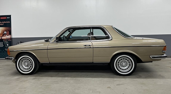 Mercedes-Benz 230 CE 3 of 27