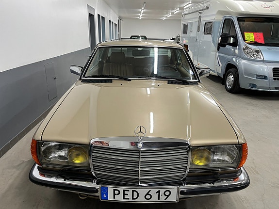 Mercedes-Benz 230 CE 5 of 27