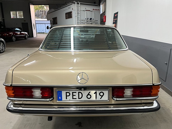 Mercedes-Benz 230 CE 11 of 27