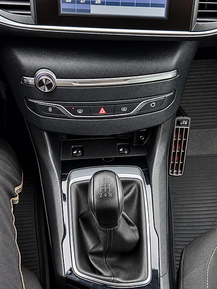 Peugeot 308 SW 14 of 20
