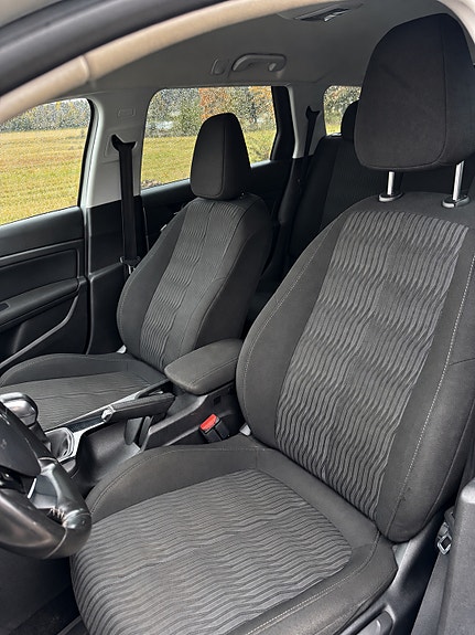 Peugeot 308 SW 15 of 20