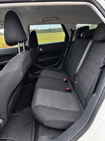 Peugeot 308 SW 17 of 20