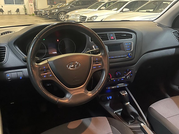 Hyundai i20 11 of 18