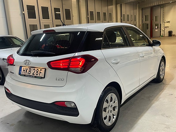 Hyundai i20 7 of 18