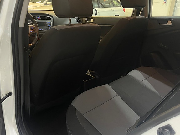 Hyundai i20 10 of 18