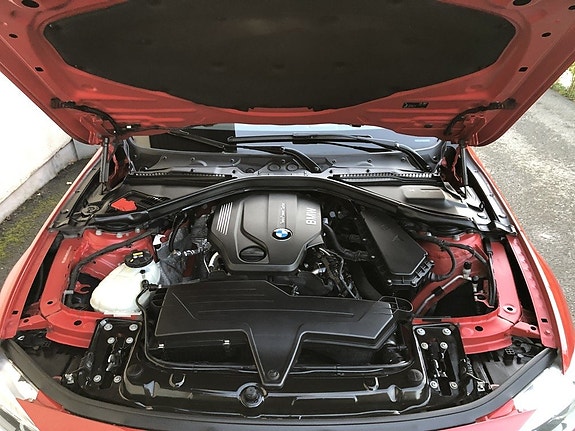 BMW 318d 17 of 19