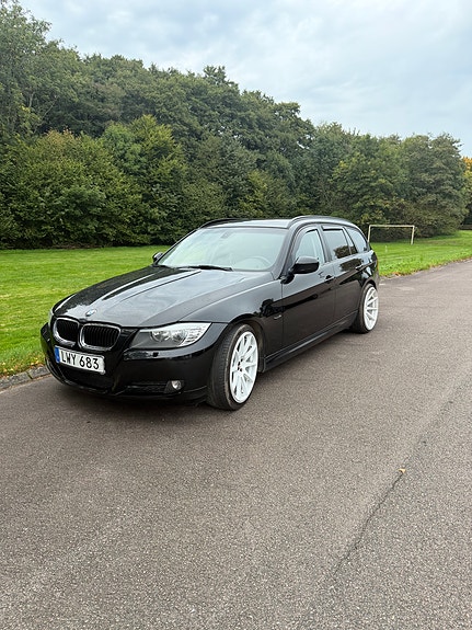 BMW 320d 2 of 9