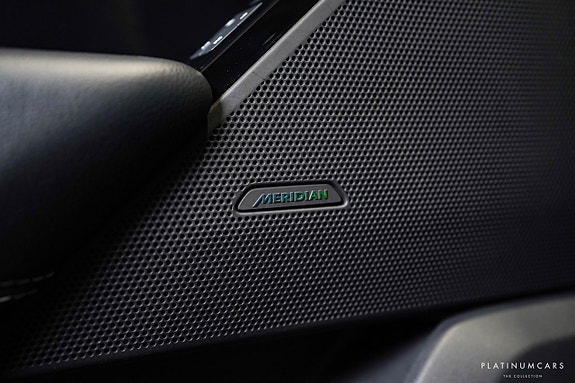 Land Rover Range Rover Velar 11 of 21