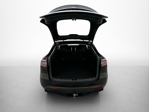 Tesla Model Y 12 of 30