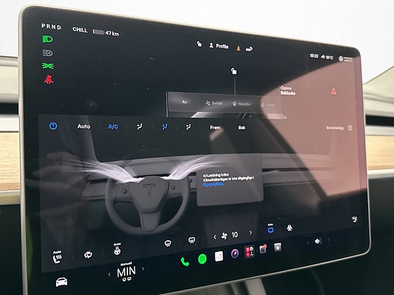 Tesla Model Y 23 of 30