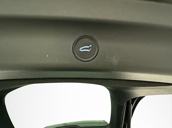 Tesla Model Y 11 of 30