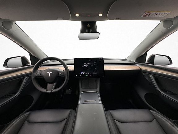 Tesla Model Y 16 of 30