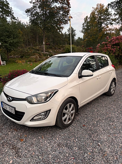 Hyundai i20 2 of 7